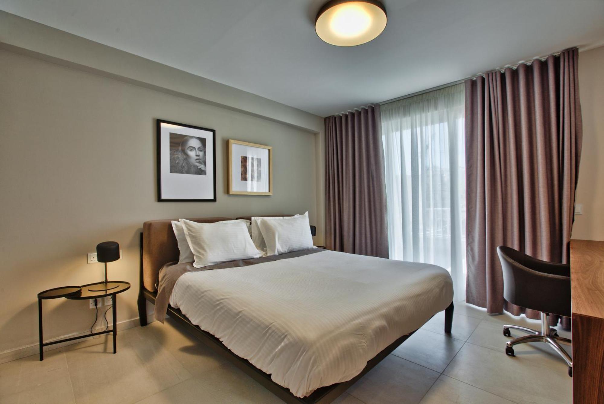 Apartment Sea Front Spacious Valletta Views Sliema